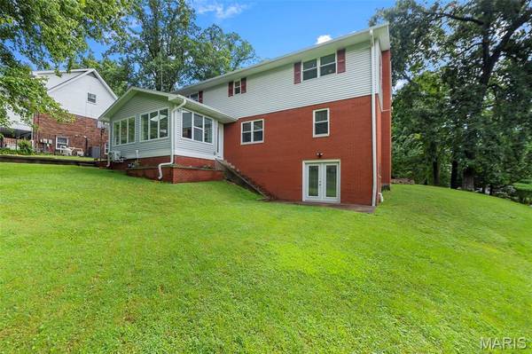 1930 Oak Hills ST, Cape Girardeau, MO 63701