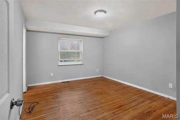 8441 Brotherton LN, St Louis, MO 63135