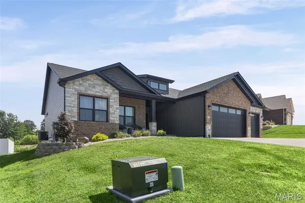 165 Stonebridge Bluff DR, Maryville, IL 62062