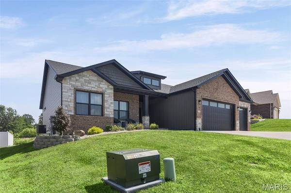 165 Stonebridge Bluff DR, Maryville, IL 62062