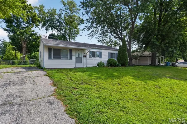 835 Lexington PARK, Florissant, MO 63031