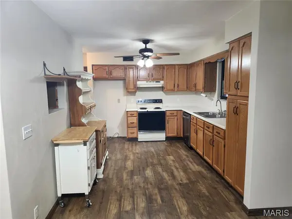 750 Klein DR, Smithton, IL 62285
