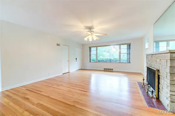 7425 Raleigh DR, St Louis, MO 63123