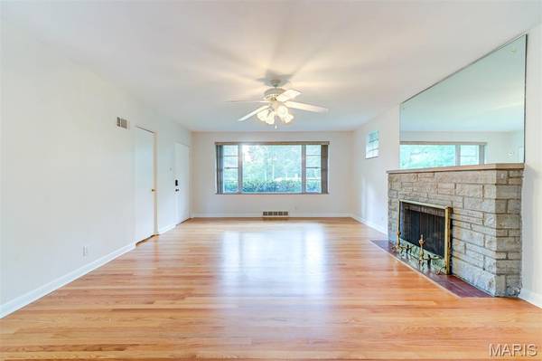 7425 Raleigh DR, St Louis, MO 63123