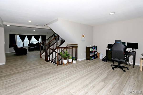 713 Palisades DR, St Charles, MO 63301