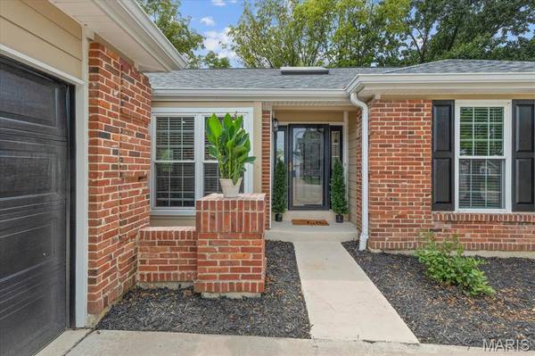 6 Shadow Creek DR, St Charles, MO 63376