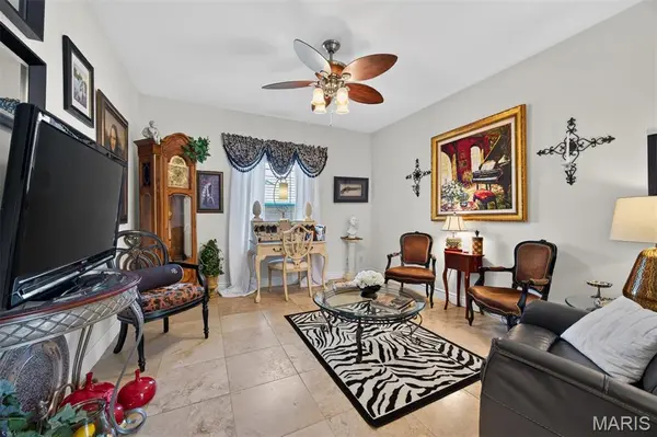 125 Warren Manor #B, Highland, IL 62249