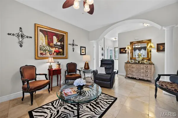 125 Warren Manor #B, Highland, IL 62249