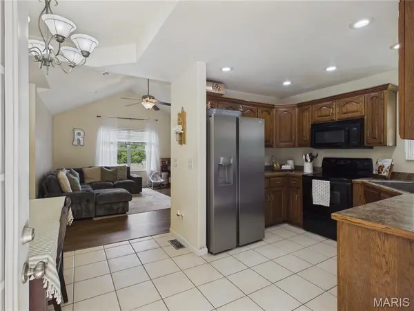21079 Hideaway LN, St Robert, MO 65584