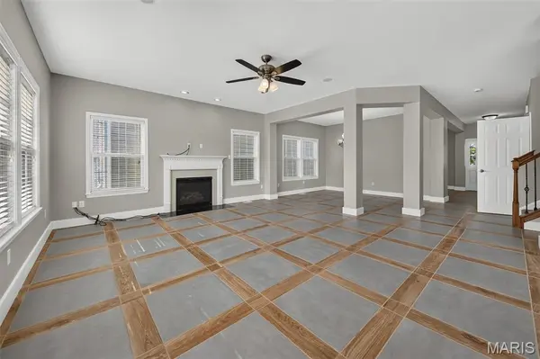 1718 Briarmanor DR, Lake St Louis, MO 63367