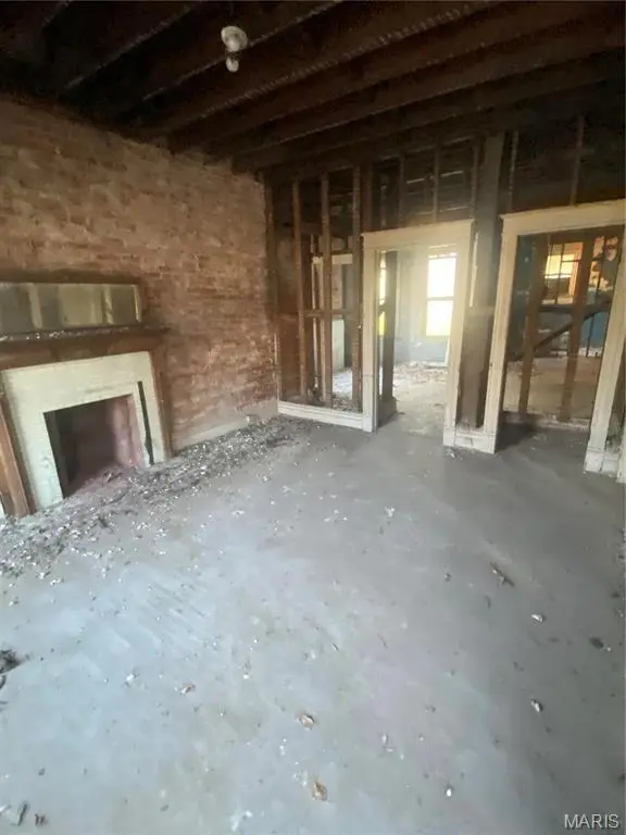 5038 Raymond AVE, St Louis, MO 63113