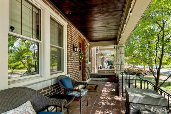 3951 Bowen ST, St Louis, MO 63116
