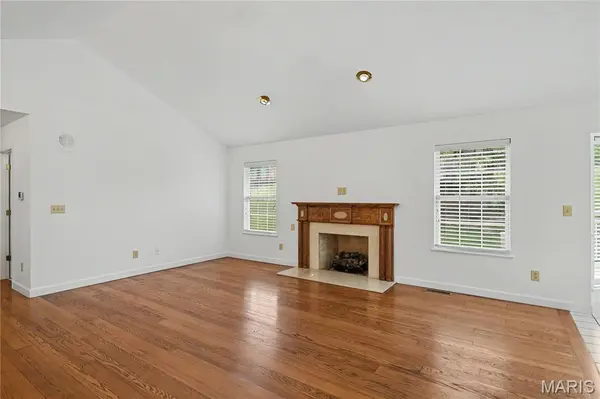 102 Lexington LN, Washington, MO 63090