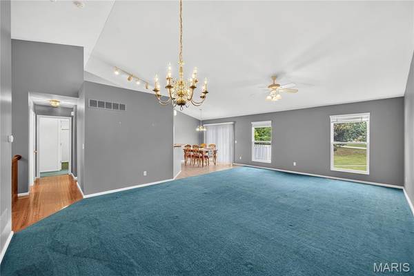 114 Pine Trail DR #8, Lake St Louis, MO 63367