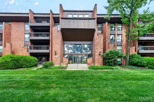 539 Coeur De Royale DR #307, Creve Coeur, MO 63141