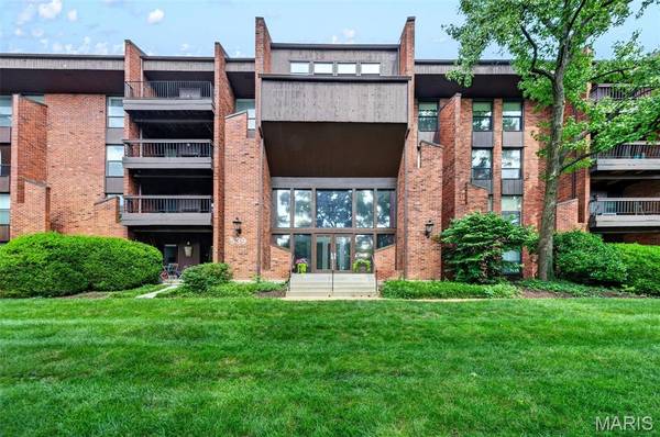539 Coeur De Royale DR #307, Creve Coeur, MO 63141