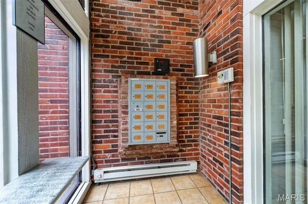 539 Coeur De Royale DR #307, Creve Coeur, MO 63141