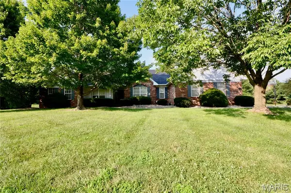 4114 Banbury PL, Swansea, IL 62226