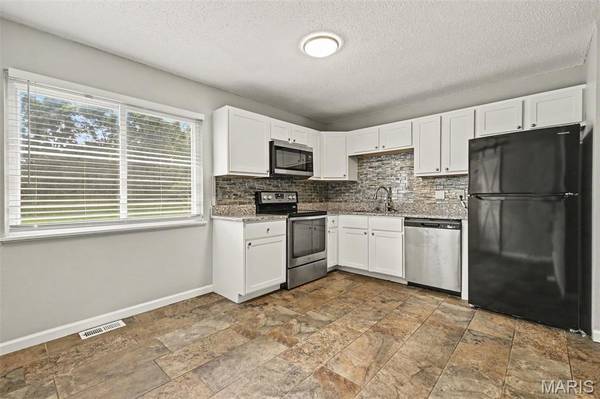11748 Vizcuya CT, Florissant, MO 63033