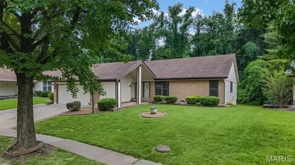 5172 Trailbend DR, Florissant, MO 63033