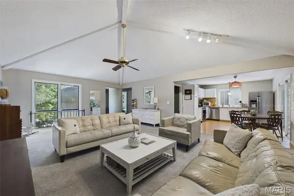 965 Beacon Woods CT, Ballwin, MO 63021