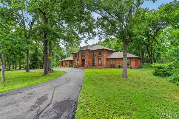 1940 Windmoor PL, Town And Country, MO 63131