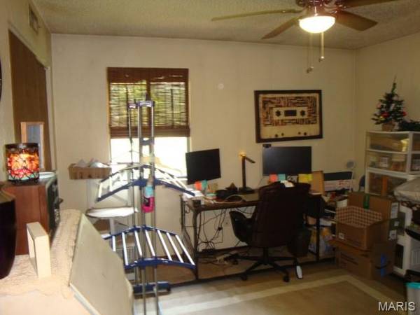 220 Suppiger LN #213, Highland, IL 62249