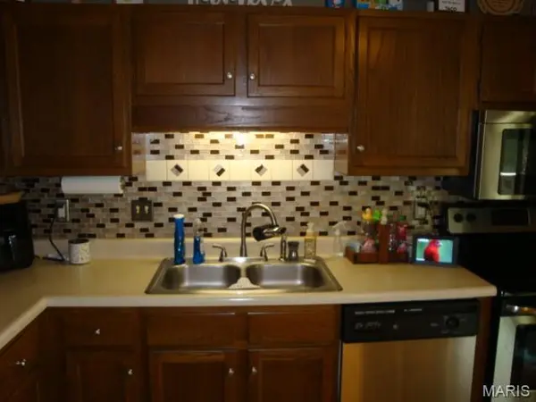 220 Suppiger LN #213, Highland, IL 62249