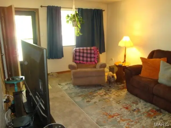 220 Suppiger LN #213, Highland, IL 62249
