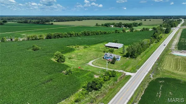 8975 State Route 4, Staunton, IL 62088