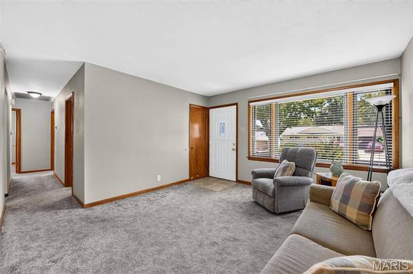 11219 Behr DR, Green Park, MO 63123