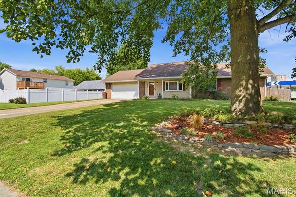 102 Irene DR, St Jacob, IL 62281