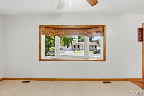 102 Irene DR, St Jacob, IL 62281