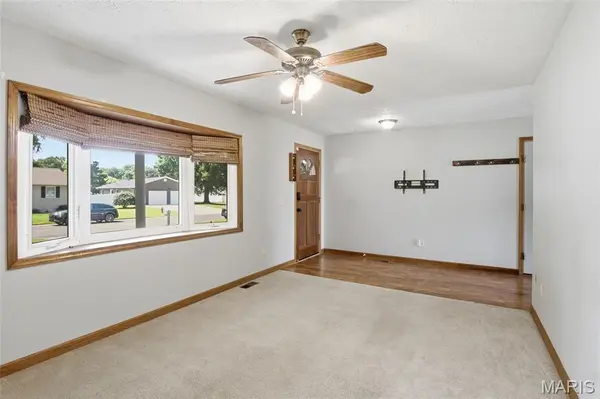 102 Irene DR, St Jacob, IL 62281