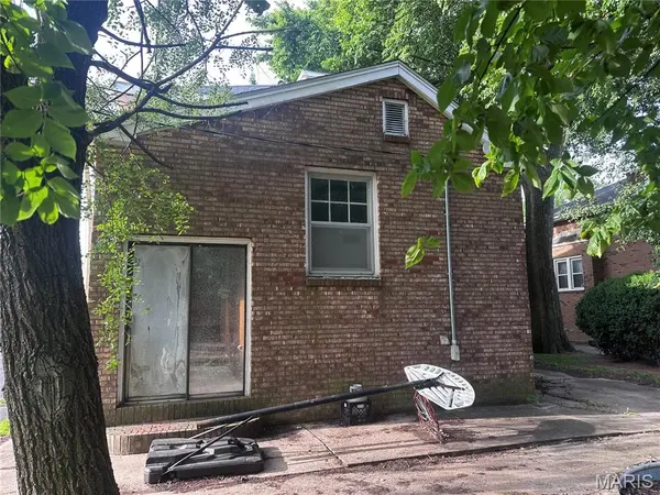 114 W North ST, Sikeston, MO 63801