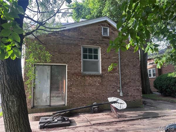 114 W North ST, Sikeston, MO 63801