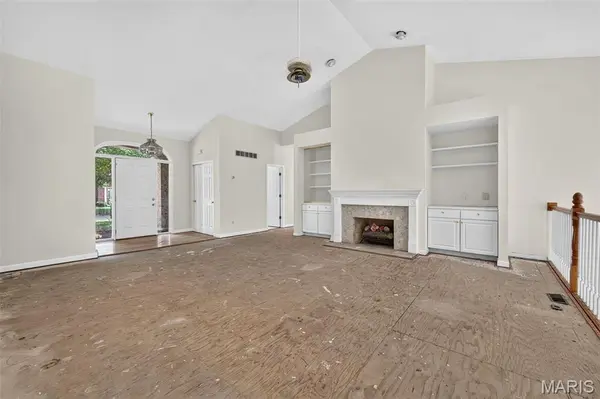 2223 Twin Estates CIR, Chesterfield, MO 63017