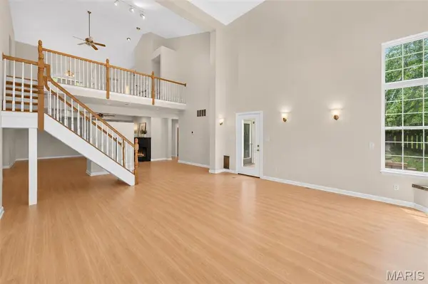 2223 Twin Estates CIR, Chesterfield, MO 63017