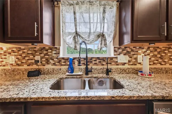 131 Creek View DR, St Robert, MO 65584