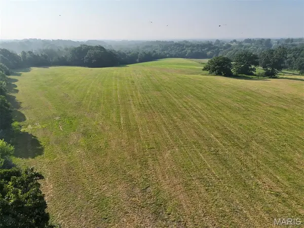 680 Tickridge RD, Silex, MO 63377