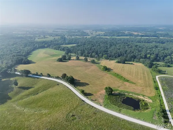 680 Tickridge RD, Silex, MO 63377