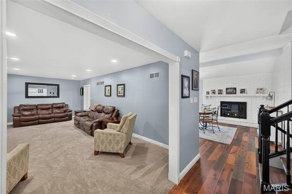 423 Ancestry DR, St Peters, MO 63376