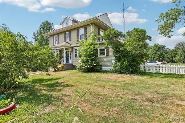 615 W Tremont ST, Hillsboro, IL 62049