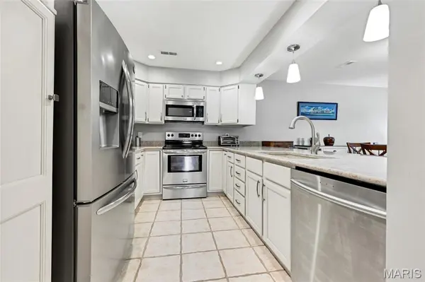 1610 Lake Knoll DR #1N, Lake St Louis, MO 63367