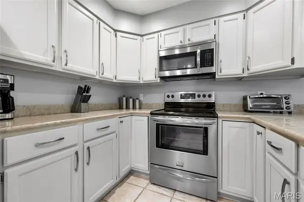 1610 Lake Knoll DR #1N, Lake St Louis, MO 63367