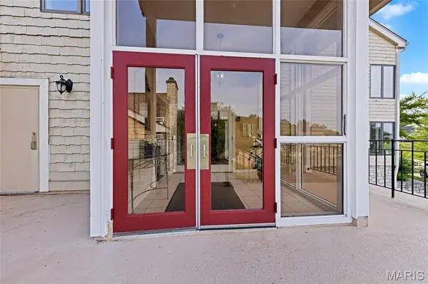 1610 Lake Knoll DR #1N, Lake St Louis, MO 63367