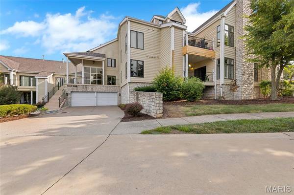 1610 Lake Knoll DR #1N, Lake St Louis, MO 63367