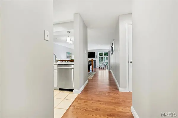 1610 Lake Knoll DR #1N, Lake St Louis, MO 63367