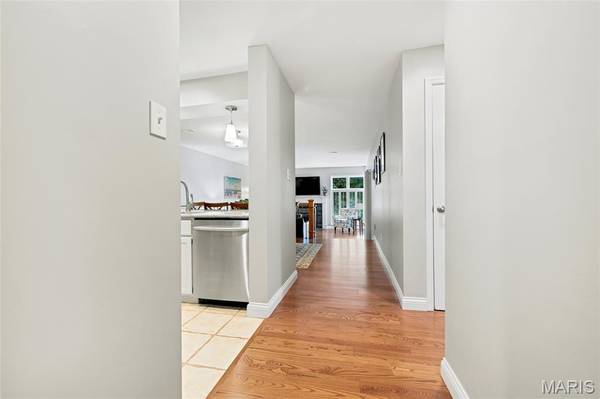 1610 Lake Knoll DR #1N, Lake St Louis, MO 63367
