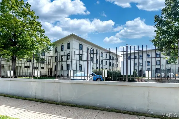 607 Westgate AVE #E, University City, MO 63130